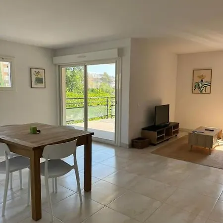 Apartment Suberbe Climatise Avec Terrasse *