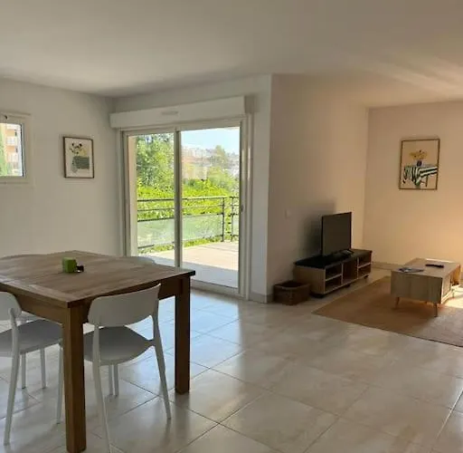 Appartement Suberbe Climatise Avec Terrasse *